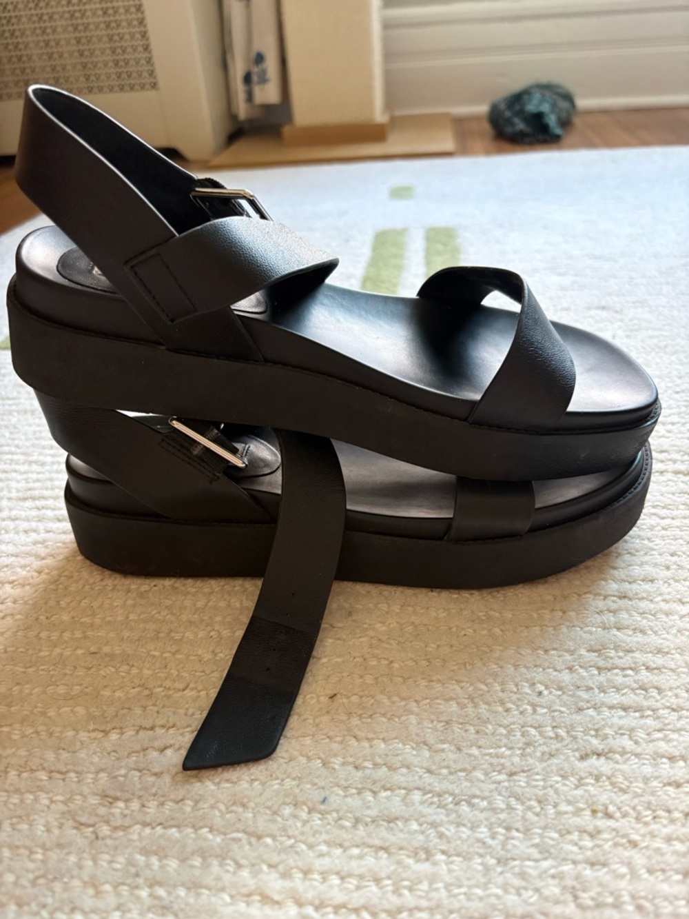 Steve Madden Rileey Black Platform Sandal - Picture 5 of 7